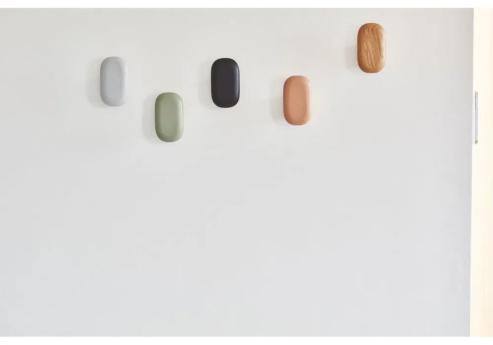 Zielony haczyk ścienny z drewna dębowego Gemma Oak Dusty Green – MiaCara