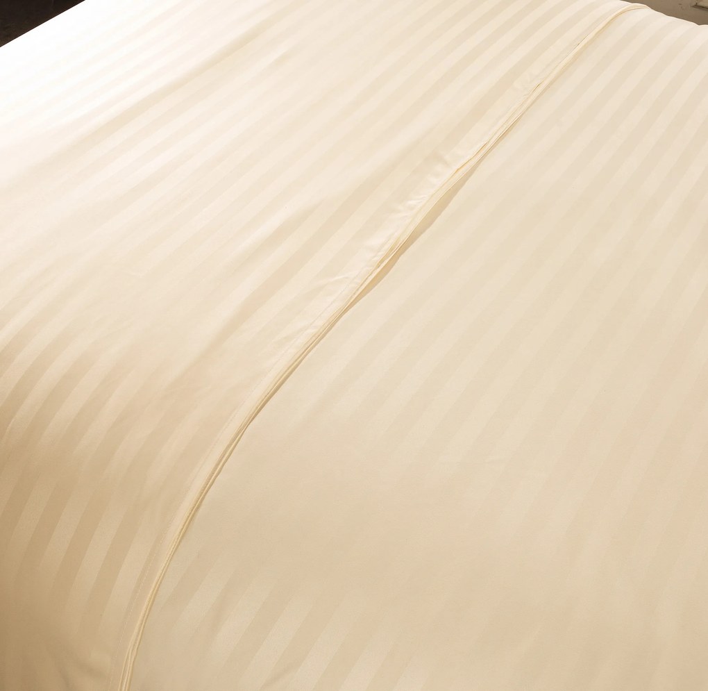 PrzytulneMieszkanie.pl PrzytulneMieszkanie.pl Hotelowa pościel z mikrowłókna JASMINE szampański - pasek 2 cm Rozmiar pościeli: 2 szt 70 x 90 cm | 200 x 220 cm