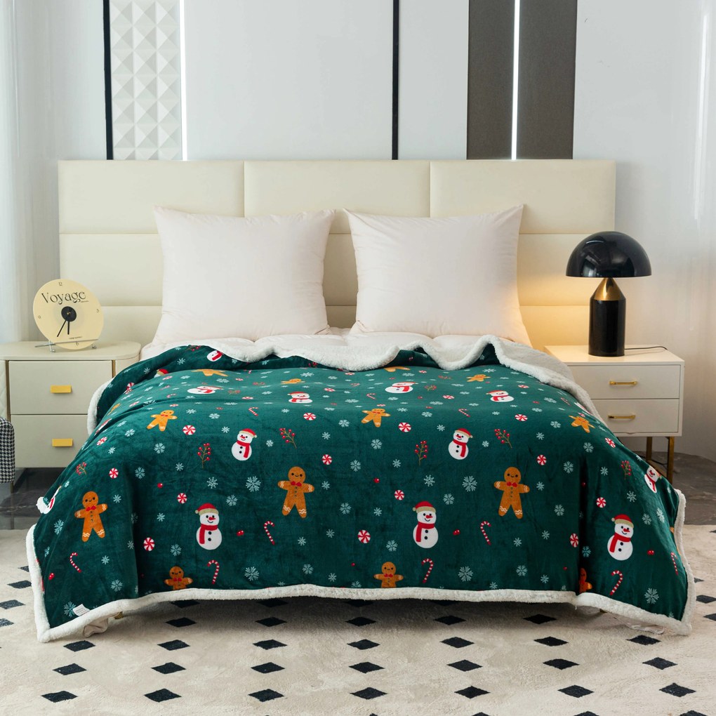 Świąteczny ciemnozielony koc z mikropluszu z barankiem SNOWMAN AND GINGERBREAD Rozmiar: 200 x 220 cm