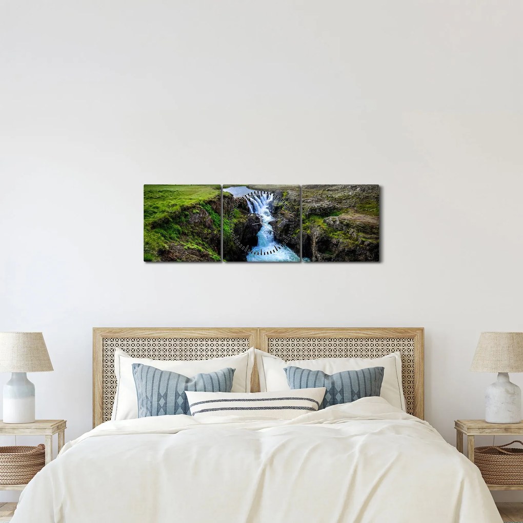 Obraz wodospadu między skałami (z zegarem) (90x30 cm)