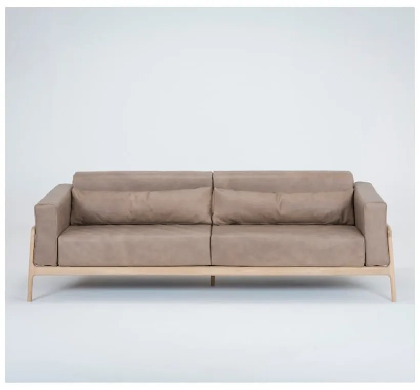 Jasnobrązowa sofa z bawolej skóry z konstrukcją z litego drewna dębowego Gazzda Fawn, 240 cm