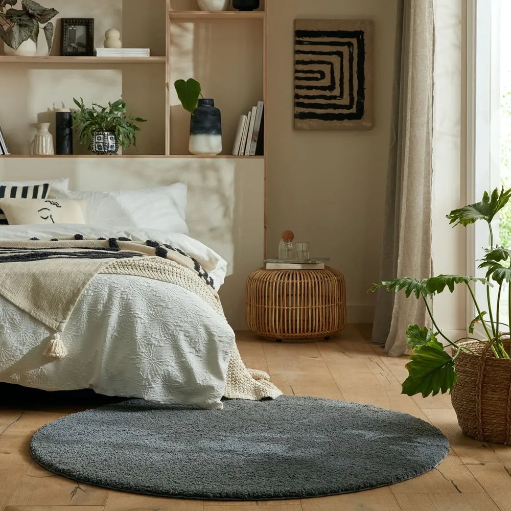 Ciemnoszary okrągły dywan z włókien z recyklingu odpowiedni do prania 180x180 cm Fluffy – Flair Rugs