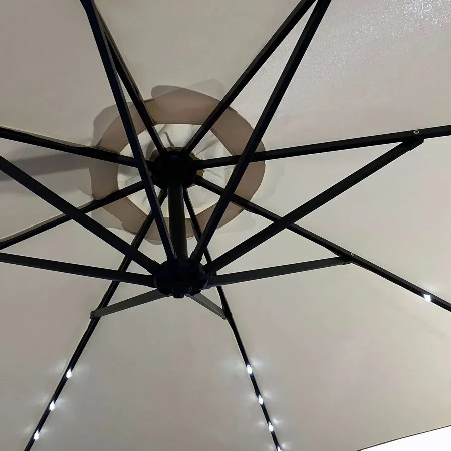 Beżowy parasol ogrodowy ze zmianą kąta nachylenia - Sorena
