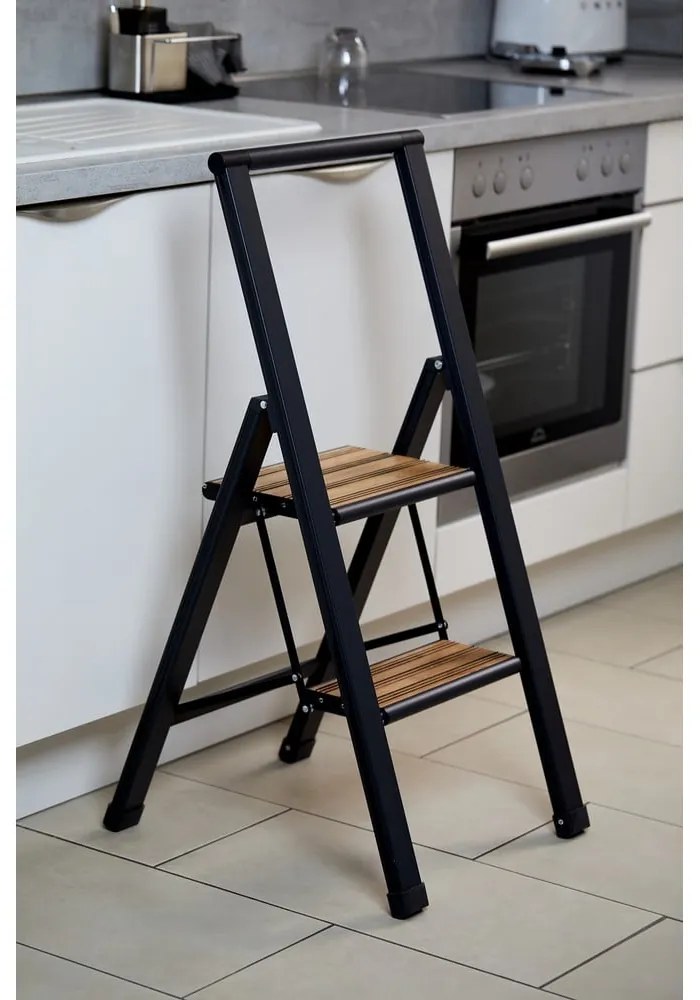 Czarna aluminiowa antypoślizgowa drabina składana Wenko Stepladder II.