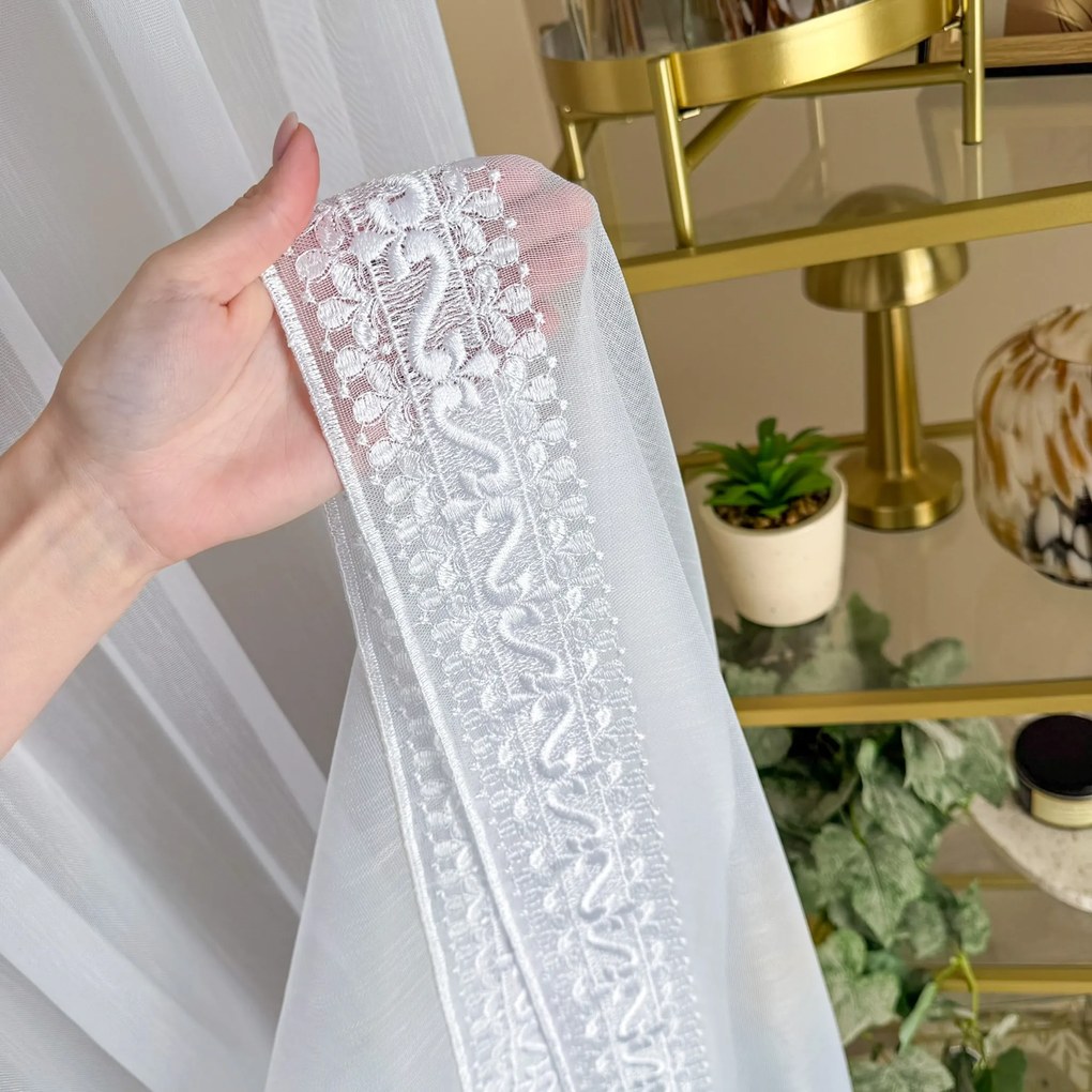 Firana gładka z bambusowego podkładu dolny haft wys. 300 cm z ołowianką