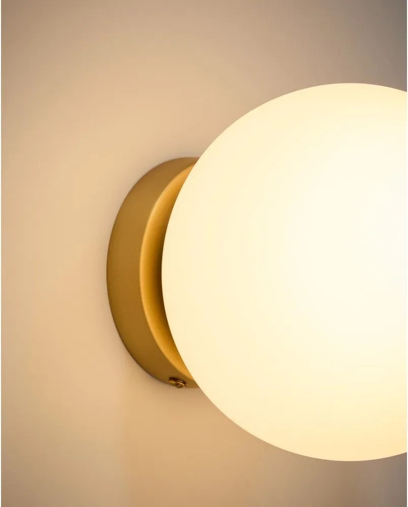 Kinkiet w biało-złotym kolorze ø 15 cm Brisia – Kave Home