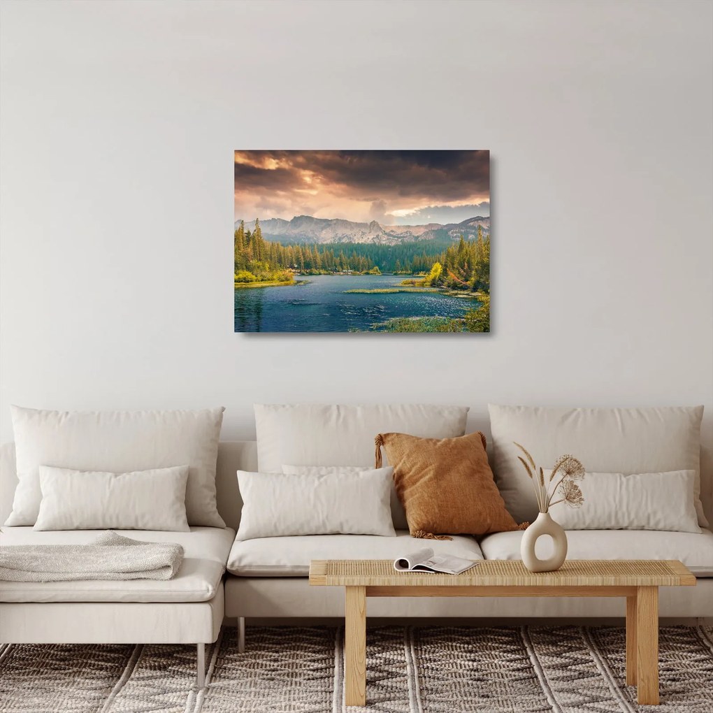 Obraz na szkle - górskia rzeka i góry (70x50 cm)