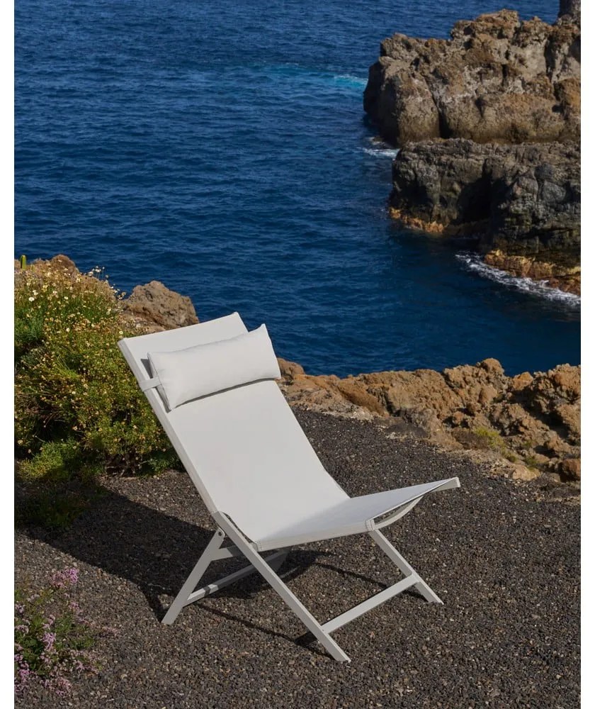 Biały metalowy fotel ogrodowy Canutells – Kave Home