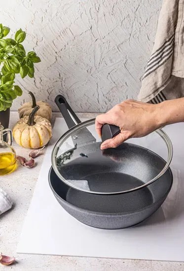 Patelnia z powłoką marmurkową i szklaną pokrywą 28cm G3-F34