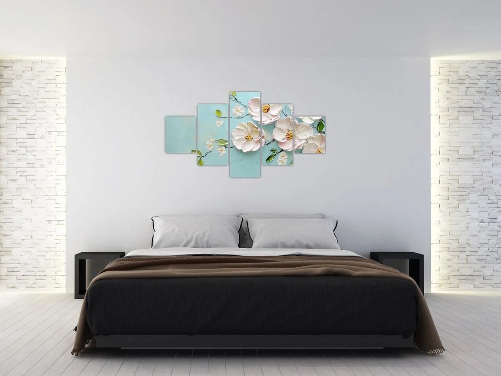 Obraz - Kwiatki na niebieskim tle (125x70 cm)