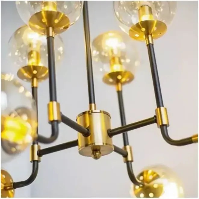 Lampa sufitowa ze szklanymi kloszami