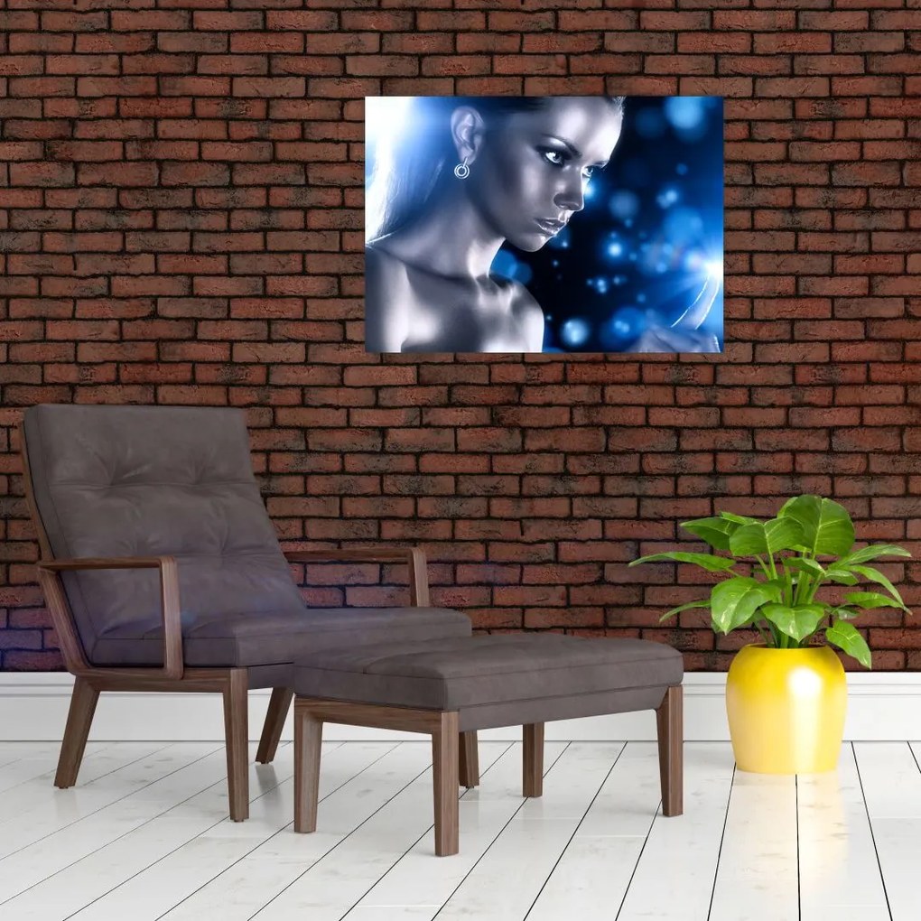 Obraz na szkle kobiety w niebieskim blasku (70x50 cm)