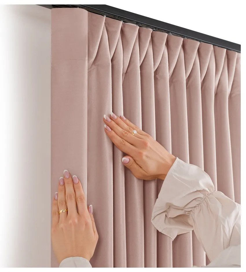 Jasnoróżowa aksamitna zasłona częściowo zaciemniająca (dimout) 265x250 cm Velto – Filumi