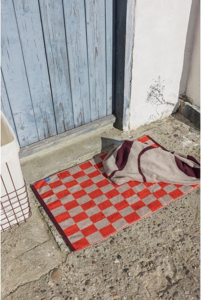 Pomarańczowo-beżowy dywanik łazienkowy pod prysznic z bio bawełny 50x80 cm Retro – Mette Ditmer Denmark