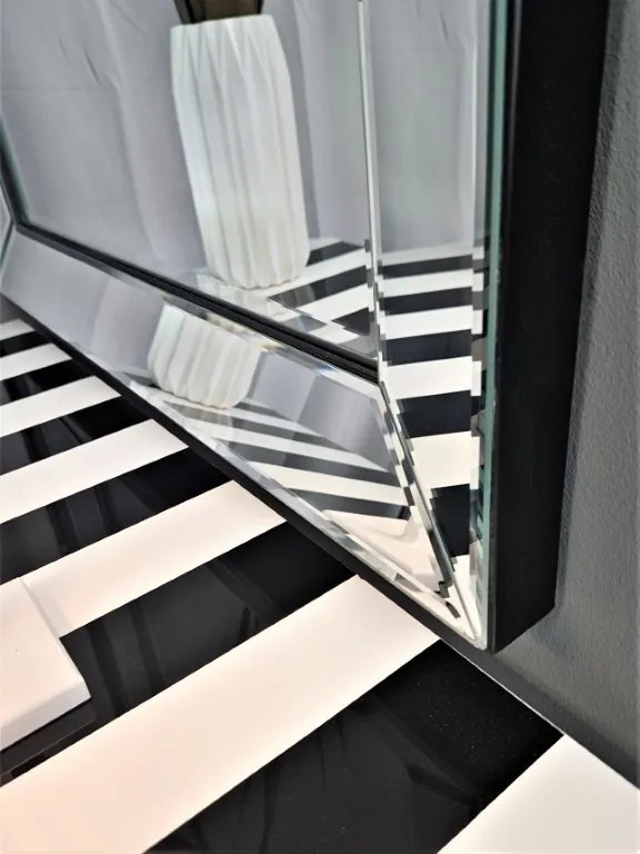 Lustro w lustrzanej ramie, szlifowane fazą , 74x104cm