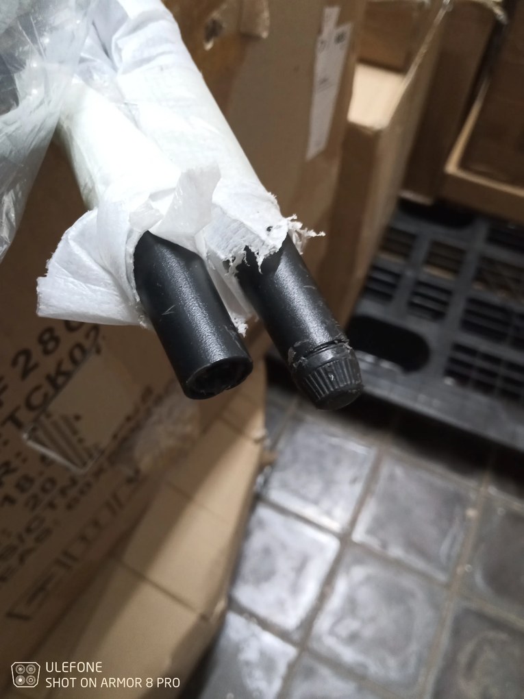 PROMOCJA Ciemnoszare aksamitne krzesło jadalniane LIBRA z czarnymi nogami II jakość