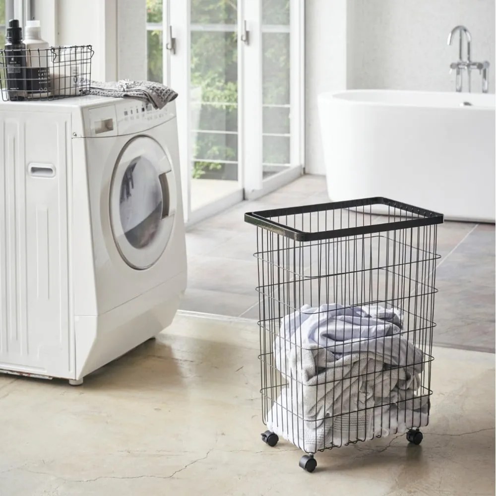 Czarny metalowy kosz na pranie 55 l Tower – YAMAZAKI