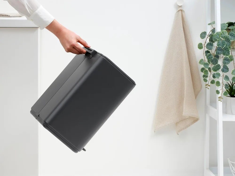 Ciemnoszary stalowy kosz na śmieci z pedałem 12 l Bo – Brabantia