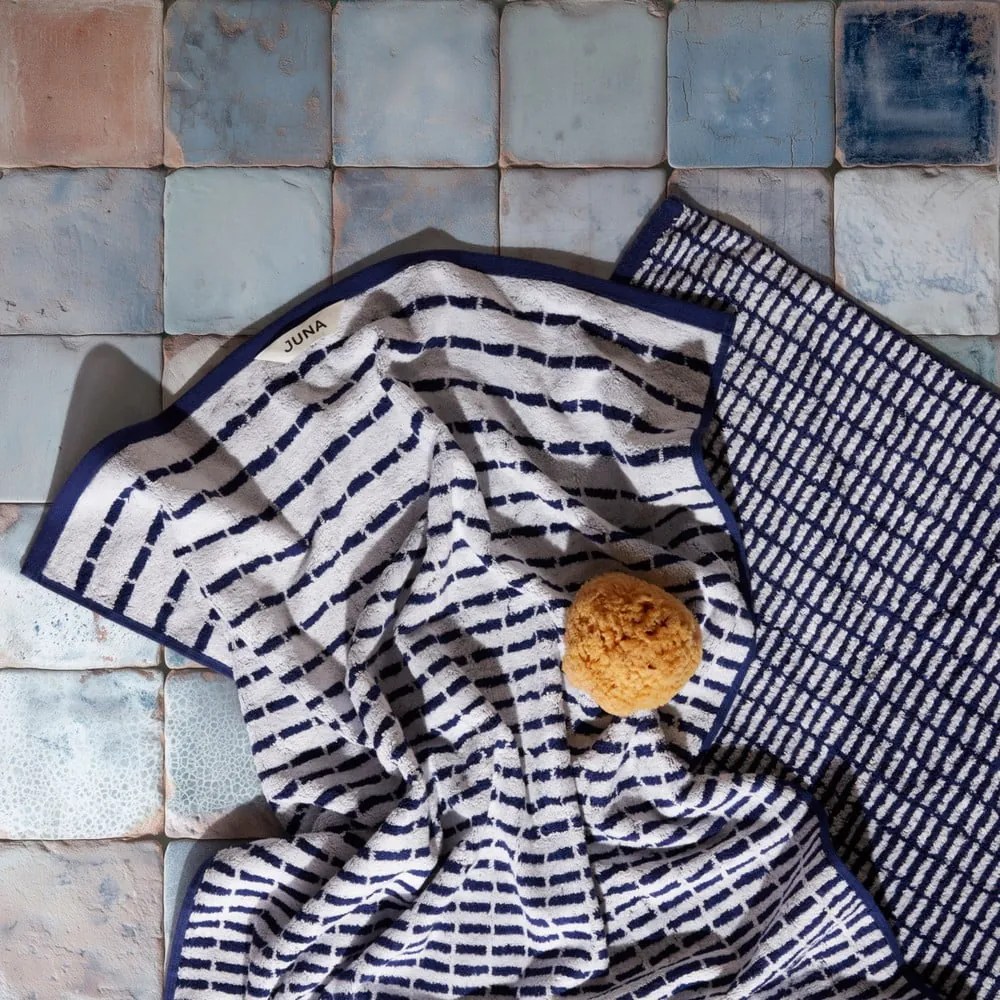 Biały/niebieski ręcznik kąpielowy z mieszanki bambusa frotte 70x140 cm Nuance – JUNA