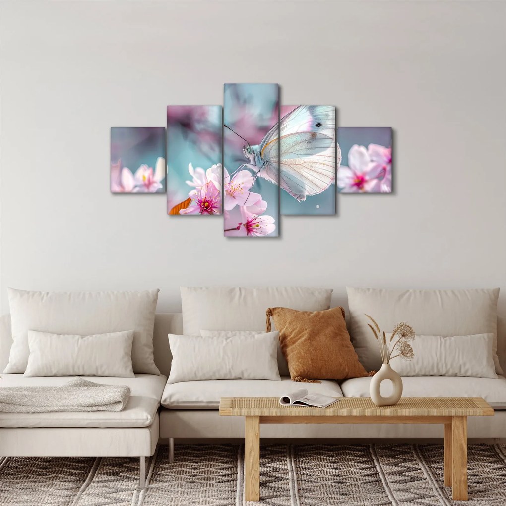 Obraz - Motyl na drzewie wiśni (125x70 cm)