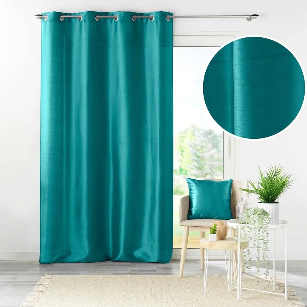 Niebieska zasłona z mikrosatyny 140x240 cm Shana – douceur d'intérieur