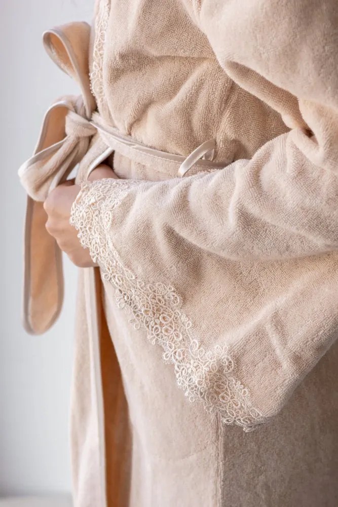 Elegancki szlafrok DESTAN z koronką XL Proszkowa