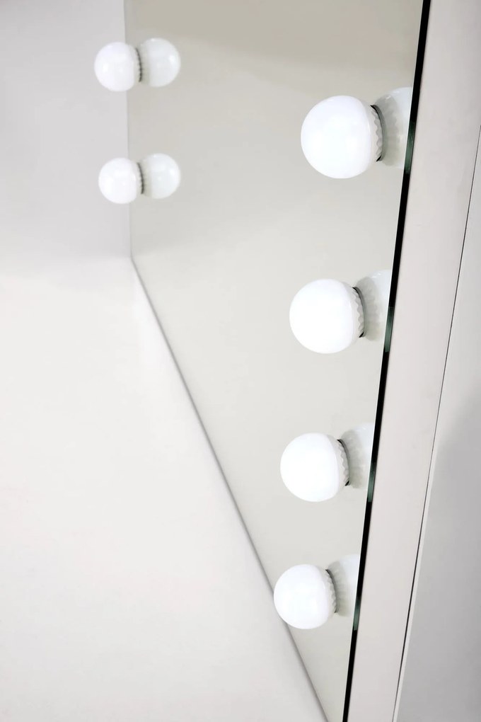 Duże lustro z żarówkami LED Pearl Halmar