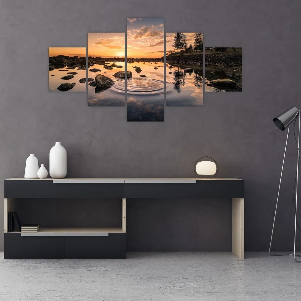 Obraz powierzchni wody o zachodzie słońca (125x70 cm)