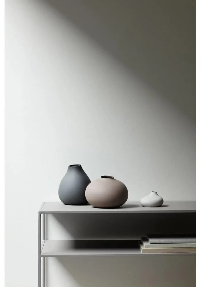 Ciemnoszary porcelanowy wazon (wysokość 17 cm) Nona – Blomus