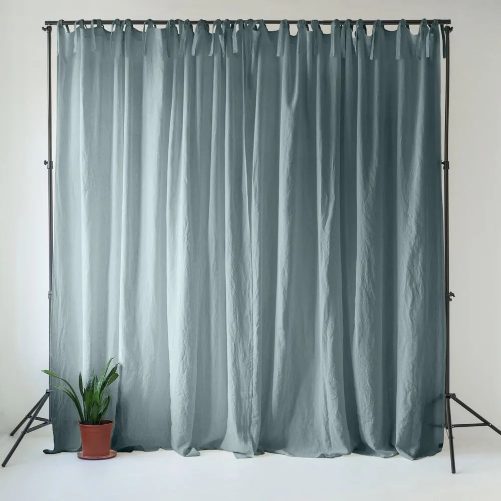 Szaroniebieska lniana zasłona 140x330 cm Blue Fog – Linen Tales