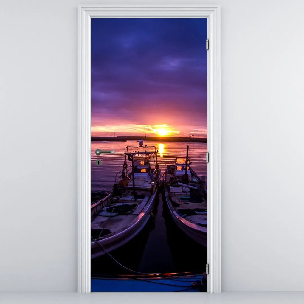 Fototapeta na drzwi - Łodzie rybackie w porcie (95x205cm)