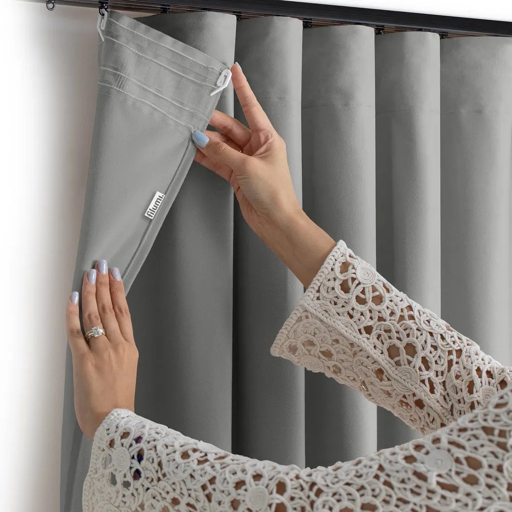 Szara aksamitna zasłona częściowo zaciemniająca (dimout) 265x175 cm Velto – Filumi