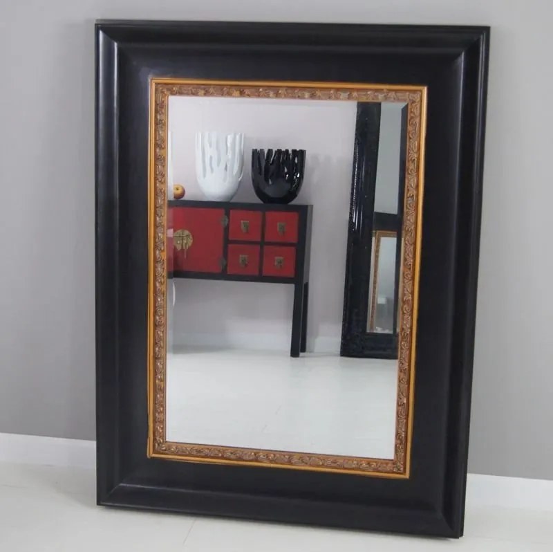 Lustro proste 125x95 cm – czarna drewniana rama z ozdobnym złotym passe-partout