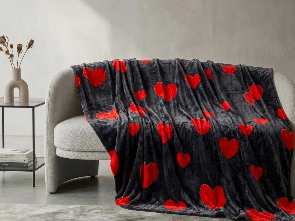Czarny koc z mikropluszu RED HEARTS Rozmiar: 160 x 200 cm