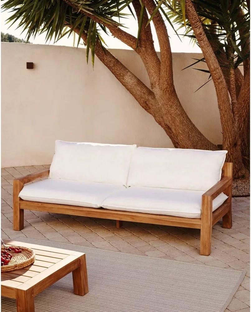 Biało-naturalna sofa ogrodowa z drewna tekowego Forcanera – Kave Home
