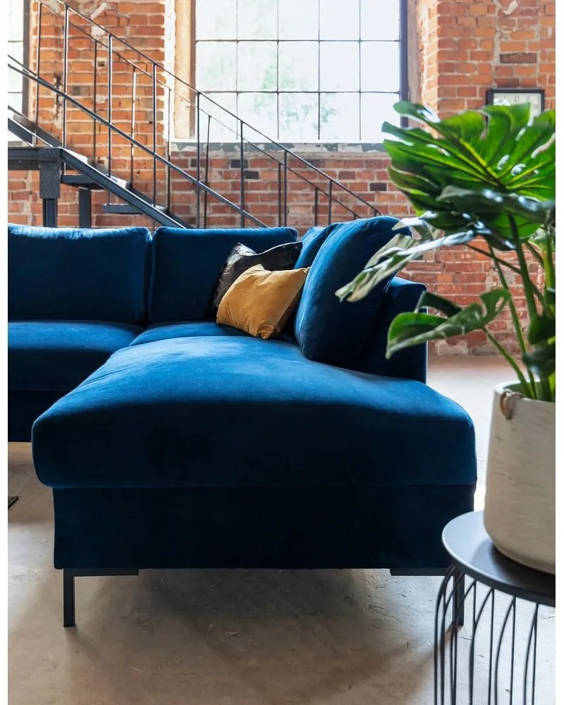 Granatowa aksamitna rozkładana sofa w kształcie litery "U" Miuform Lofty Lilly, prawostronna