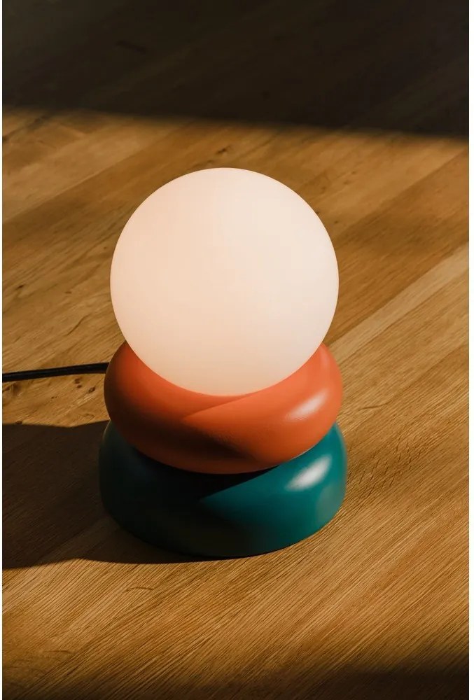 Morska/pomarańczowa lampa stołowa z litego drewna ze szklanym kloszem (wysokość 24 cm) Otem – noo.ma