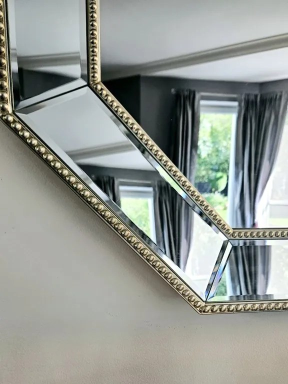 Lustro w lustrzanej ramie, szlifowane fazą, ośmiokąt.78x78cm