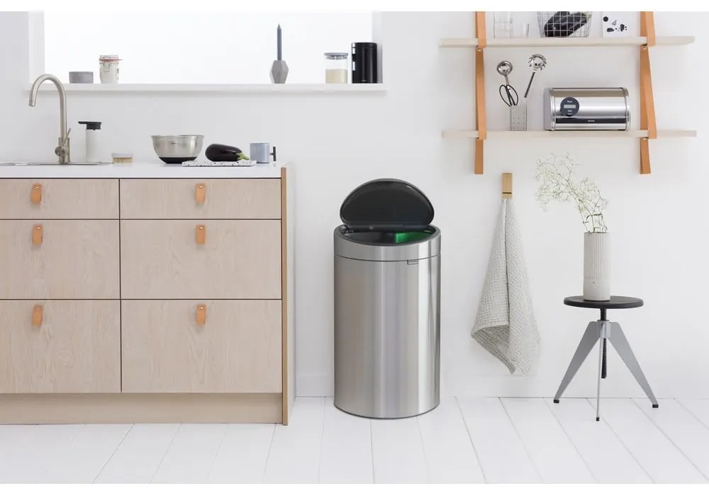 Stalowy kosz na śmieci do segregacji odpadów otwierany na dotyk w kolorze matowego srebra 33 l Touch Bin Recycle – Brabantia