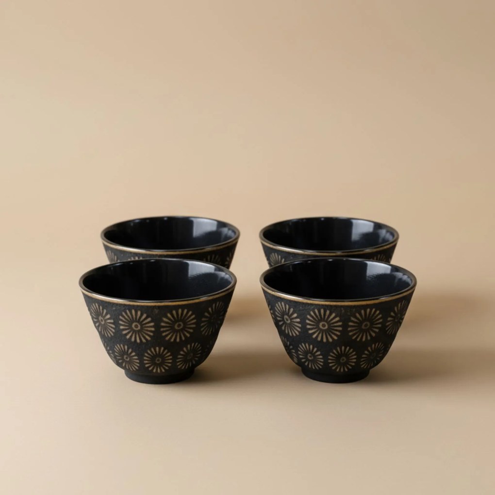 Dzbanek żeliwny z czarkami i podstawką KOGA, 1200 ml