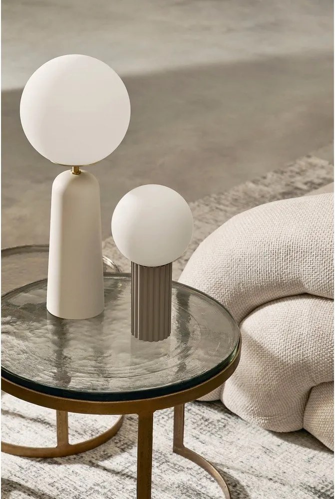 Biała metalowa lampa stołowa ze szklanym kloszem (wysokość 51 cm) Delphine – Bizzotto