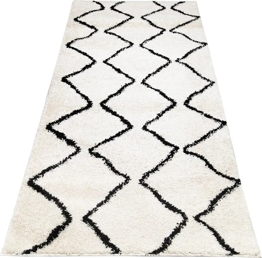 Kremowy chodnik shaggy w czarne zygzaki K1-D60