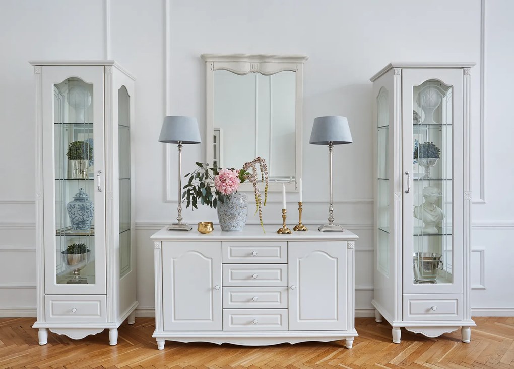 Stylowa witryna do salonu Elisabeth, wymiary 60x48x200 cm. 1-drzwiowa witryna szklana prawostronna, szuflada i szklane półki. Meble Victoria.