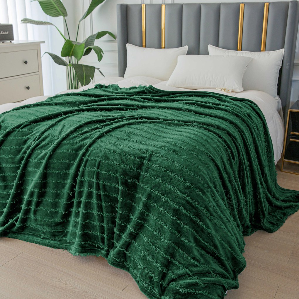 Koc mikropluszowy z wzorem PRESTIGE w kolorze ciemnozielonym Rozmiar: 160 x 200 cm