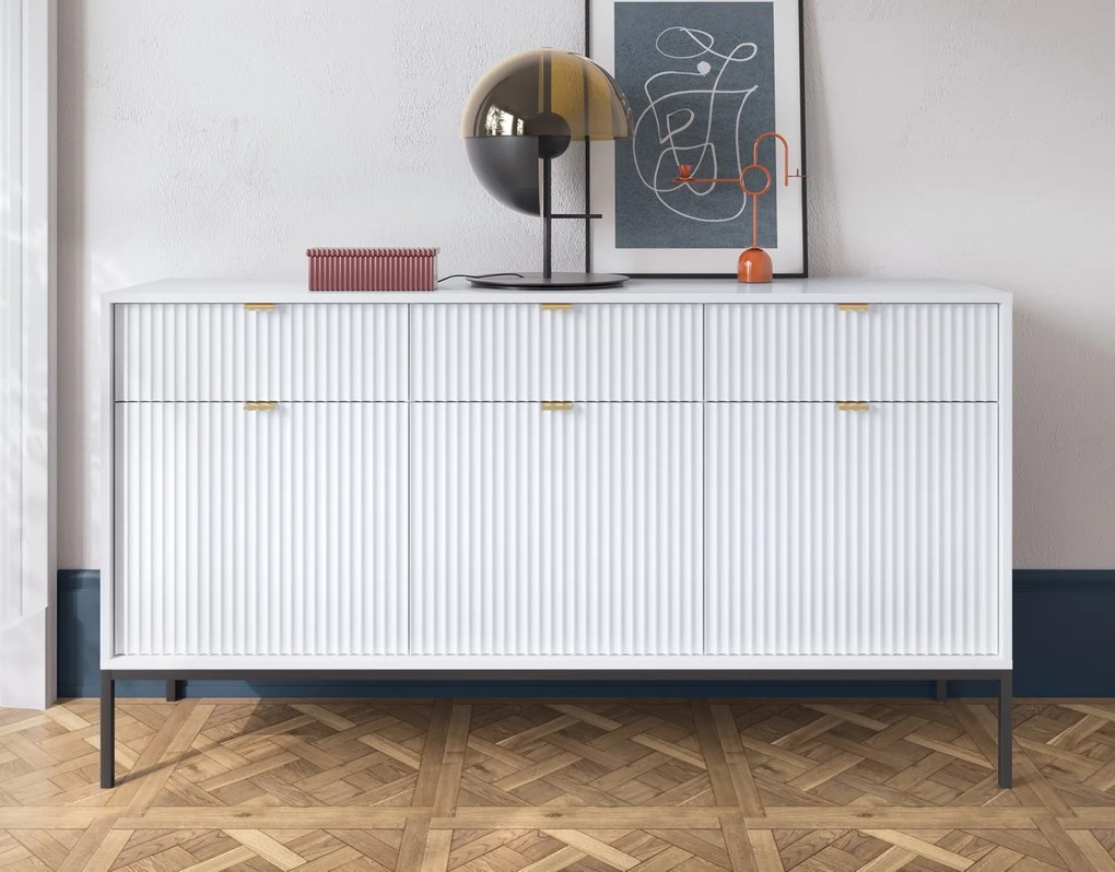 Komoda glamour z ryflowanymi frontami KSZ154 biała/czarne nóżki