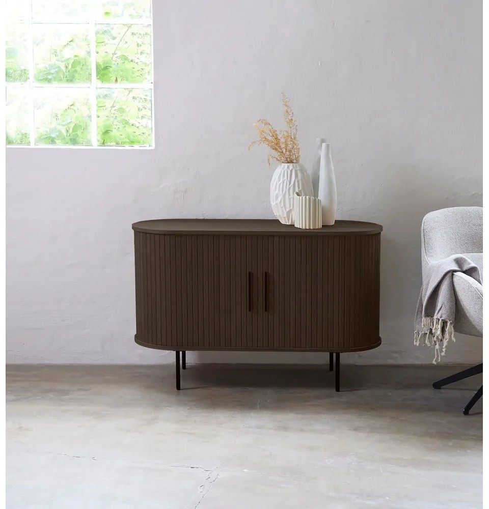 Brązowa komoda w dekorze dębu z drzwiami przesuwnymi 120x76x45 cm Nola – Unique Furniture