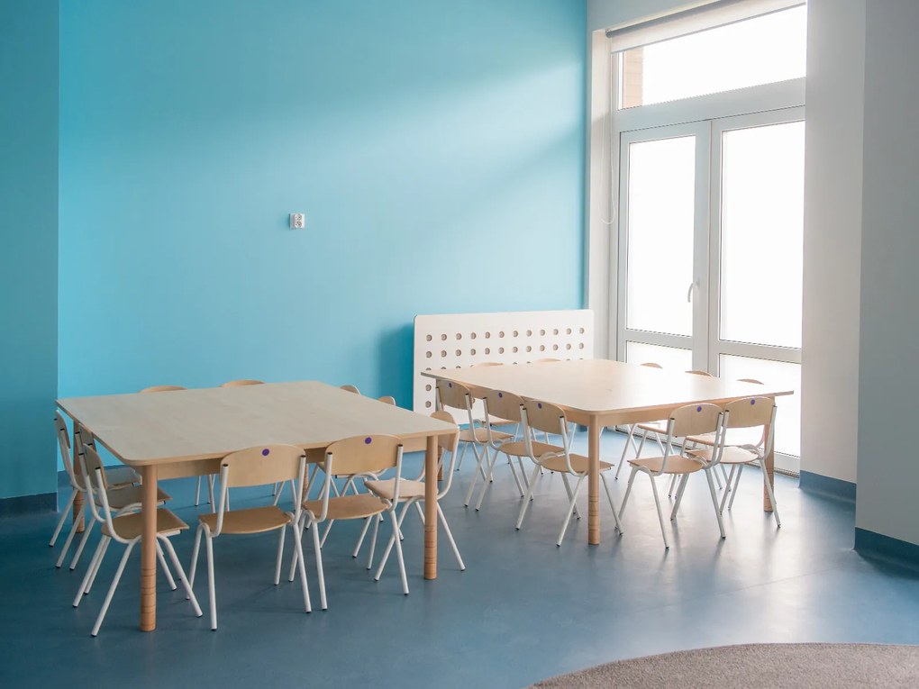 Stół przedszkolny 10-cio osobowy z regulacją wysokości klonowy