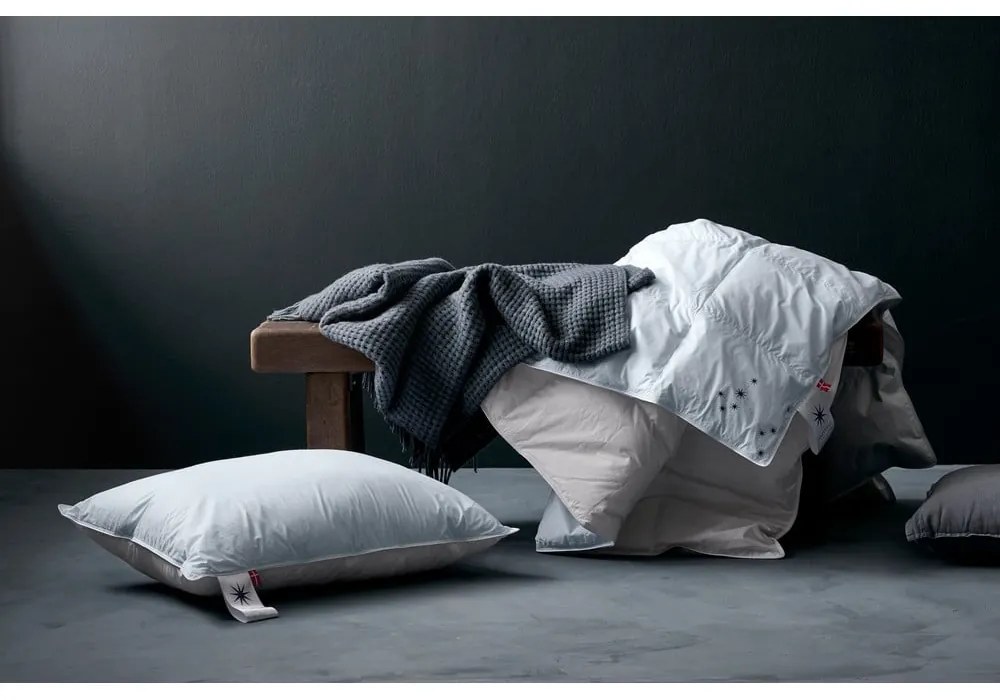 Poduszka wypełniona pierzem 50x70 cm Capella High – Universe of Sleeping