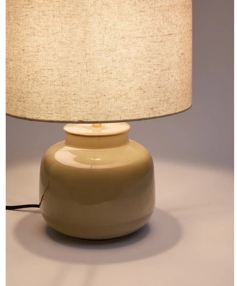 Beżowa lampa stołowa ceramiczna z tekstylnym kloszem (wysokość 40 cm) Tay – Kave Home