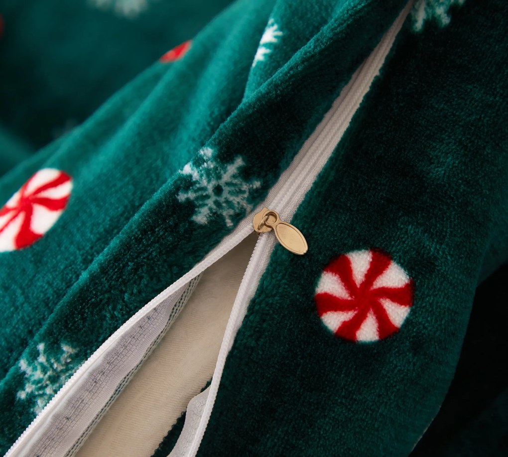 PrzytulneMieszkanie.pl PrzytulneMieszkanie.pl PrzytulneMieszkanie.pl Zestaw pościeli z mikropluszu SNOWMAN AND GINGERBREAD zielony + prześcieradło z mikropluszu SOFT 180x200 cm białe, podwójne łóżko
